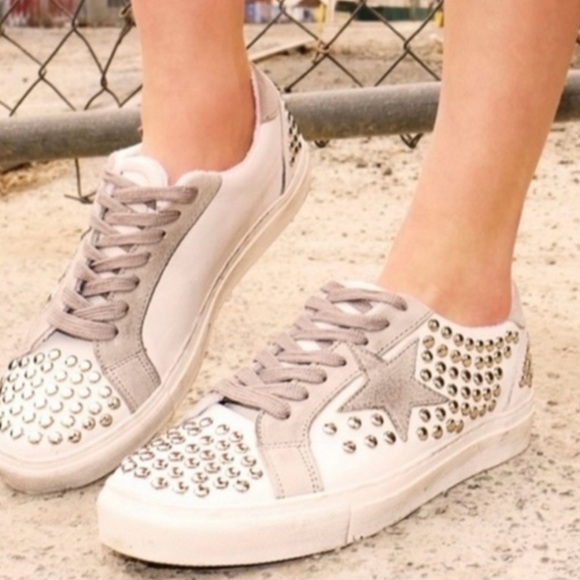 La Sheelah Jump Back Studded Star sneakers Size 8 - Picture 2 of 7